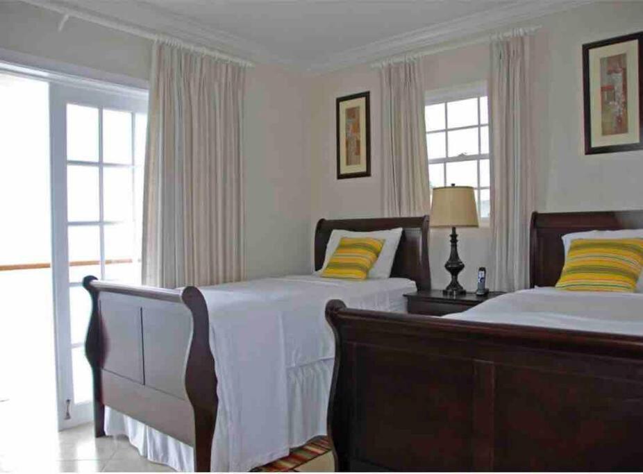 Bianca Bay 3 Bedroom West Coast Beach Front Villa سانت جيمس المظهر الخارجي الصورة