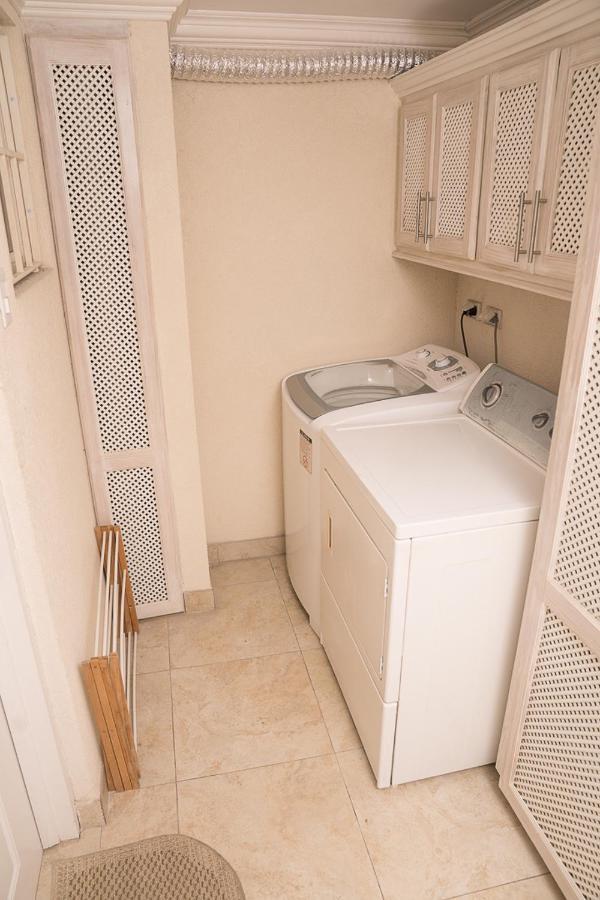 Bianca Bay 3 Bedroom West Coast Beach Front Villa سانت جيمس المظهر الخارجي الصورة