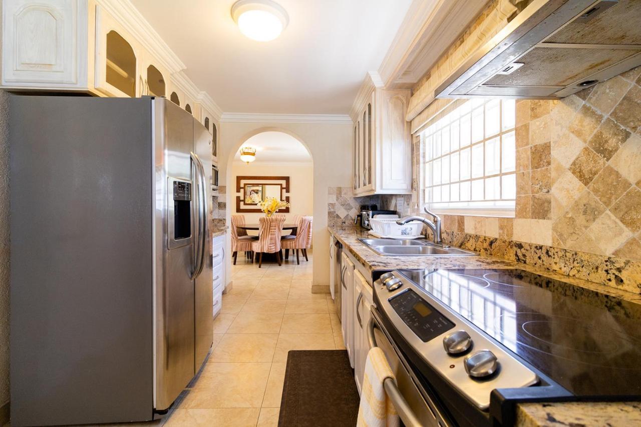 Bianca Bay 3 Bedroom West Coast Beach Front Villa سانت جيمس المظهر الخارجي الصورة